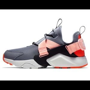 Women’s Nike Air Huarache City Low ‘Cool Gray’ Size 9.5